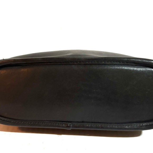 Coach vintage black leather crossbody handbag - Picture 3 of 8